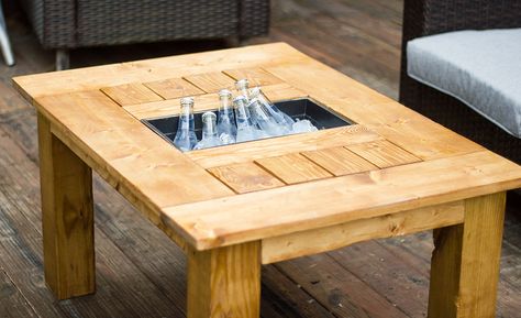 Diy Deck Coffee Table, Diy Hot Tub Table, Unique Outdoor Coffee Table Ideas, Porch Coffee Table, Patio Coffee Table Diy, Outside Coffee Table, Outdoor Coffee Table Ideas, Diy Patio Coffee Table, Patio Coffee Table