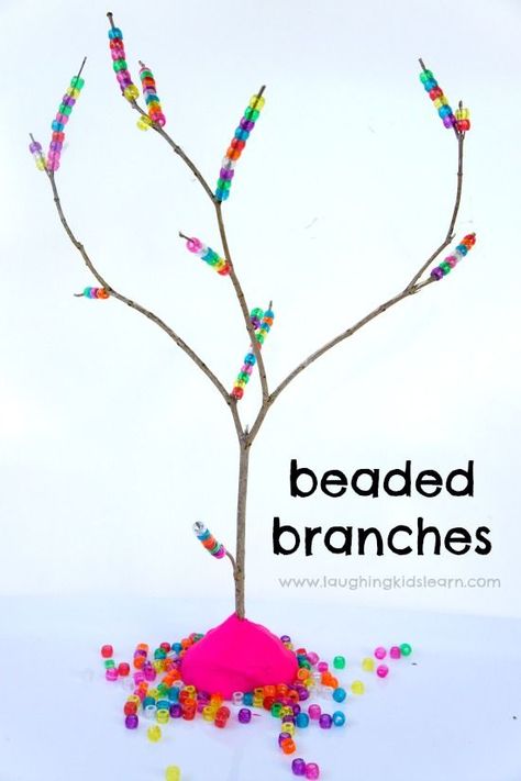 Threading pony beads on tree branches to build fine motor skills. #finemotor #finemotorskills #activityforkids #kidsactivities #preschool #threading #ponybeads #ponybeadactivities #craftsforkids #kidsideas #funforkids #threadingactivities #threadingactivity Bead Threading, Threading Beads, Fine Motor Activities For Kids, Fun Indoor Activities, Preschool Fine Motor, Fine Motor Skills Activities, Motor Skills Activities, Indoor Activities For Kids, Pipe Cleaners