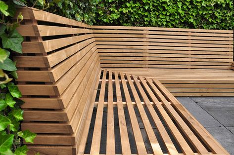 Long Bench Seating Outdoor, Terrace Built In Seating, Lounge Bank, Built In Garden Seating, Front Porch Furniture, Yard Furniture, Backyard Seating Area, Wood Patio Furniture, Outdoor Furniture Plans