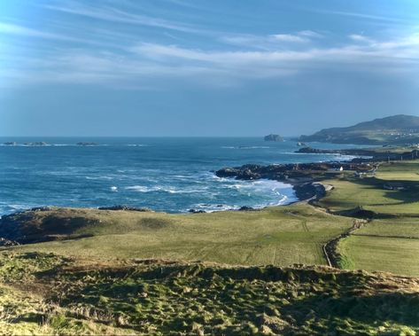 View to the sea, sky and green land Green Land, Real Photography, Land And Sea, Inspiring Photos, Sky Sea, Green Sky, Sky View, Sky Photography, Photo Inspiration