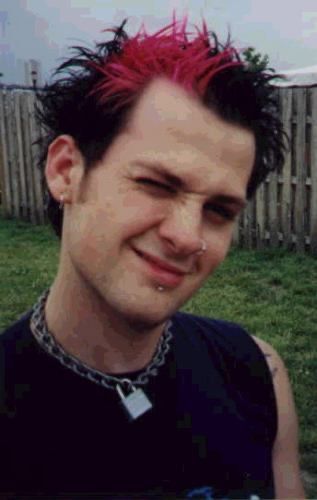 Spiked Hair Men, Punk Hair Men, Metal Hairstyles, Punk Haircut, Punk Guys, Benji Madden, Spikey Hair, Short Punk Hair, Short Spiked Hair