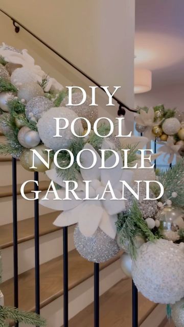 Pool Noodle Garland, Pool Noodle Christmas, Christmas Garland Staircase, Christmas Banister, Christmas Stairs, Christmas Staircase, Diy Christmas Garland, Cozy Christmas Decor, Pool Noodle