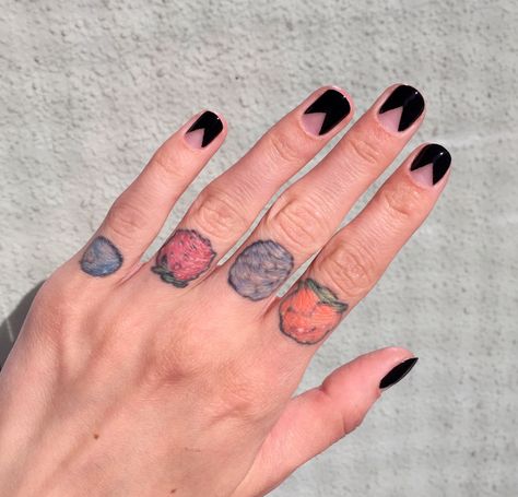 Love nails, Love tattoos! Negative space manicure #richfashion.com #unique #style #love #manicure #nails #ootd #fblogger #tattoo Negative Space Manicure, Negative Space Nail Art, Negative Space Nails, Mens Nails, Space Nails, Manicure Nail Designs, Minimal Nails, Nails Colors, Black Nail