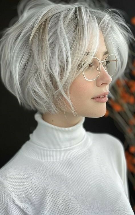 Silver Bob Hair, Silver Blonde Hair Short, Platinum Blonde Hair Silver, Women’s Short Hairstyles, Short Silver Bob, White Hair Bob, Silver Bob Haircut, Jawline Bob, Cool Tone Blonde Hair