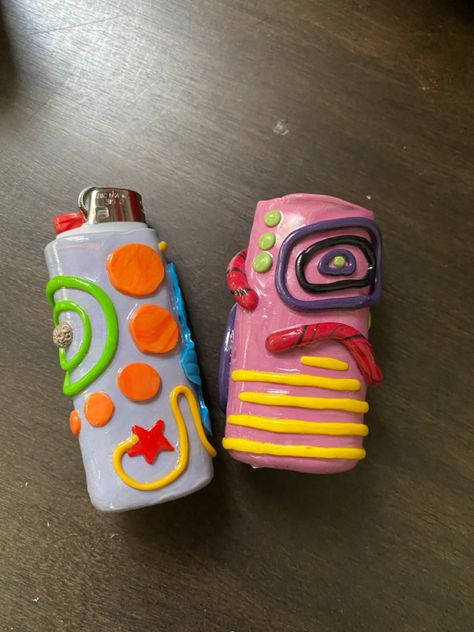 Lighter Cases Clay, Clay Lighter Covers, Clay Grinder, Clay Lighter Case Ideas, Trippy Clay Art, Lighter Cover Clay, Air Dry Clay Lighter Case, Clay Lighter Holder, Diy Lighter Case