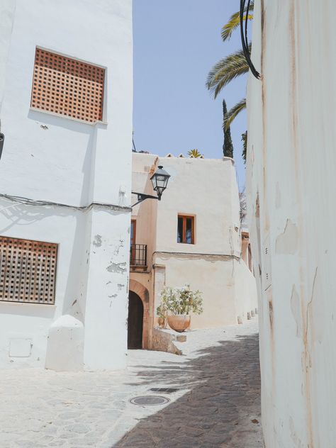 Ibiza Moodboard, Travel Ibiza, Ibiza Old Town, Ibiza Vibes, Ibiza Travel, Ibiza Formentera, Ibiza Town, Trip To Spain, Summer Shoot