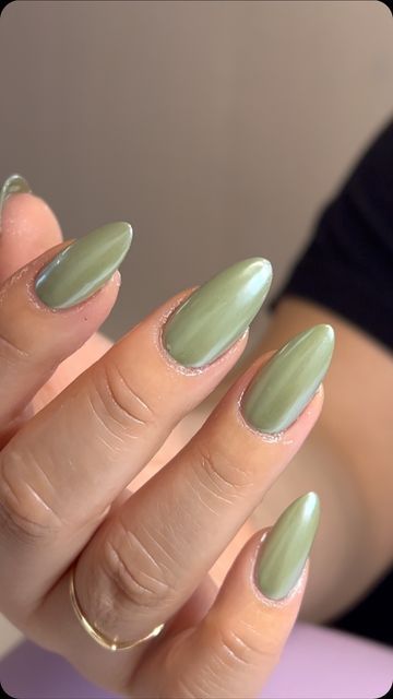 ᴏᴅᴀʟɪꜱ on Instagram: "SAGE 🍃
•
•
#chrome #chromenails #chromenailart #irridescentnails #almondnails #almondnailsdesigns #gelx #gelxnails #nailsofinstagram #nailtrends #trendynails #bayareanails #bayareanailtech #sanleandronails #reels #reelsvideo #reelsviral #trendyreels #explorepage✨ #nailporn" Sage Green Chrome Nails, Sage Nails, Irridescent Nails, Green Chrome Nails, Gel Toe Nails, Chrome Nail Art, Gel Toes, Green Chrome, Almond Nails Designs