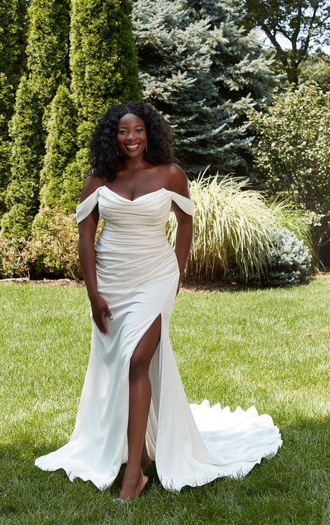 Wedding Dresses Ruching, Wedding Gown Midsize, Vintage Wedding Dress Black Woman, Wedding Dresses For Plus Size Brides, Mid Size Wedding Dresses, Curvy Bride Dress, Marry Aesthetic, Plus Size Wedding Dresses Curvy Bride, Wedding Dress Sweetheart Neckline