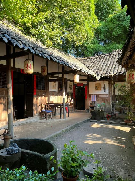 Chinese Countryside House, Book Cafes, Chinese Courtyard, Chinese House, Japanese Village, Chinese Interior, Countryside House, Asian Decor, Japanese Interior