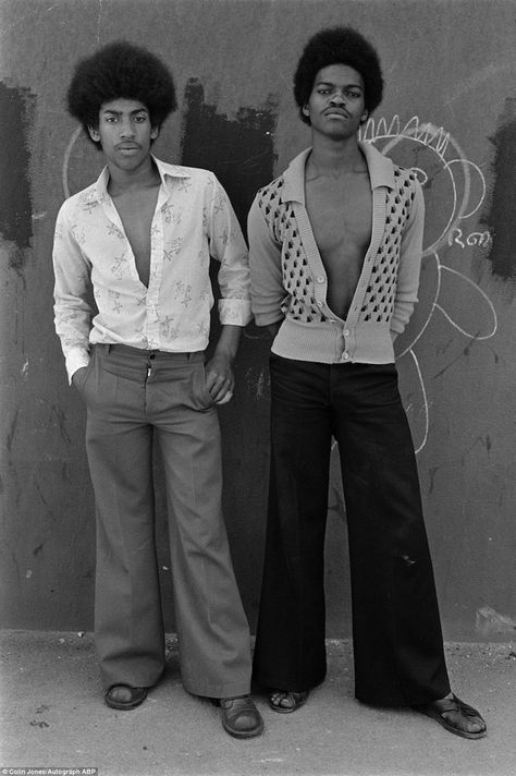 Intimate portraits reveal what life was like for London's young black community in the 1970s and 80s | Daily Mail Online 70s Black Fashion, 70s Fashion Men, Look Disco, 70s Mens Fashion, Style Année 80, African American Fashion, 70s Men, Disco Fashion, 70s Party