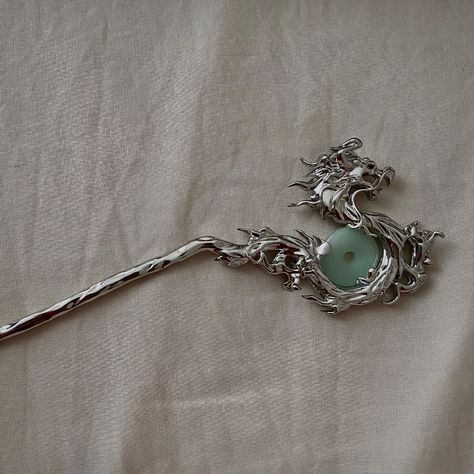 Chinese jade dragon fantasy silver hair stick, modernised ancient Chinese aesthetic, metallic aesthetic, cdrama jewelry, Asian hairstyles,  new Chinese style, China street fashion, hair inspo, douyin, daenerys targaryen aesthetic Dragon Accessories Aesthetic, Dragon Aesthetic Chinese, Jade Dragon Aesthetic, Asian Magic Aesthetic, Chinese Jade Aesthetic, Traditional Asian Aesthetic, Chinese Jewelry Aesthetic, Ancient Chinese Accessories, Chinese Traditional Aesthetic