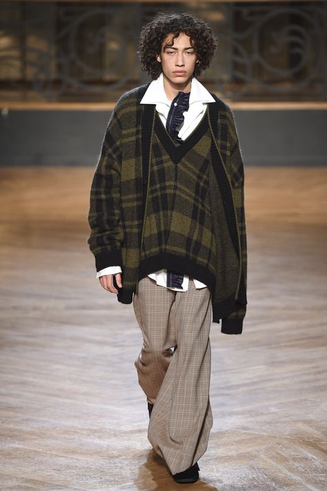 Wooyoungmi Fall/Winter 2017 Harry Clarke, Fashion Runway, Mens Winter Fashion, Menswear Collection, Fall 2017, Looks Style, Look Cool, Runway Fashion, Aesthetic Clothes