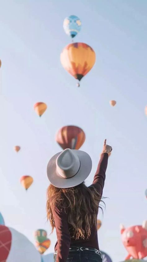 Hot Air Balloon Outfit, Albuquerque Balloon Festival, Hot Air Balloons Photography, Albuquerque Balloon Fiesta, Air Balloon Festival, Festival Photography, Hot Air Balloon Festival, Stunt Bike, Balloon Festival