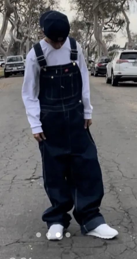 Baggy Masculine Outfits, Cholo Outfit Men, Cholo Fits, Cholo Outfit, Baggy Overalls Outfit, Overalls Aesthetic, Tomboy Outfit Ideas, Estilo Cholo, Cholo Style