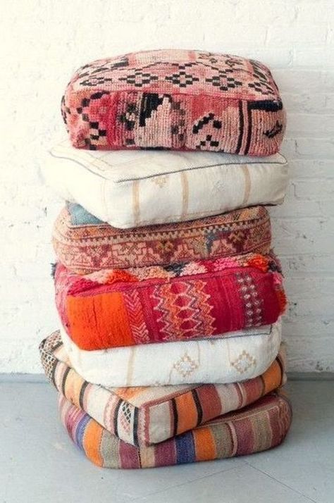 DIY Floor Pillows – Craft projects for every fan! Dekorasi Maroko, Floor Pillows Diy, Moroccan Decor Living Room, Moroccan Floor Pillows, Boho Floor, Meditation Pillow, Moroccan Floor, Floor Pouf, Floor Seating