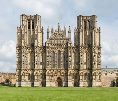 Wells CathedralBy Diliff - Own work, CC BY-SA 3.0, Link Wells Cathedral, Gothic Buildings, British Architecture, Romanesque Architecture, Somerset England, Gothic Cathedrals, Cathedral Architecture, Gothic Church, Cathedral City