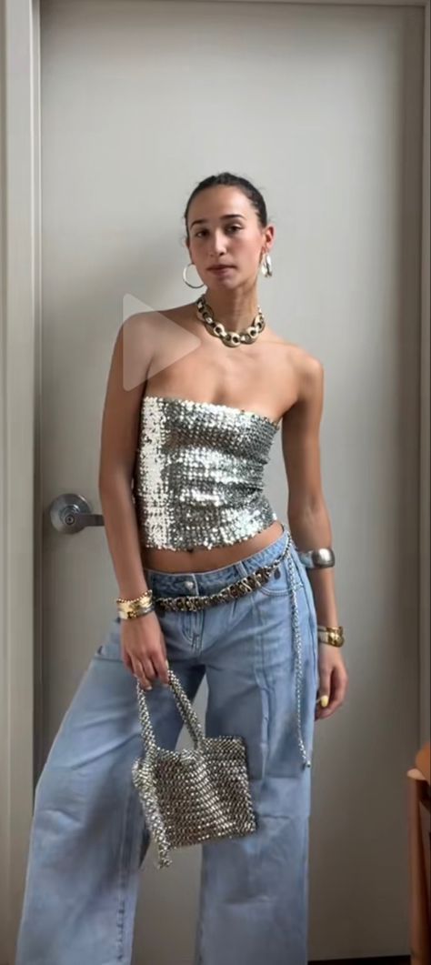 Cool Outfits For Concerts, Sparkle Bra Outfit, Sparkly Tube Top Outfit, Peggy Gou Concert Outfit, New Years Going Out Outfits, Sparkle Night Outfit, Cool Eras Tour Outfits, Sparkly Denim Outfit, Colourful Party Outfit