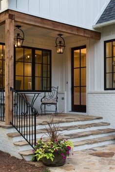 Farmhouse Exterior Design, Casa Country, Farmhouse Front Porches, Brick Exterior, Modern Farmhouse Exterior, Farmhouse Front, Casa Exterior, House Siding, Design Exterior