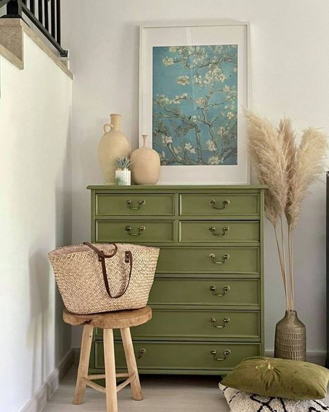 1,567 Likes, 18 Comments - Annie Sloan (@anniesloanhome) on Instagram: “@shanujaiswaldesigns painted this piece in a custom mix of Chalk Paint® in Olive and Tilton in…” Annie Sloan Chalk Paint Olive, Annie Sloan Olive, Annie Sloan Painted Furniture, Colour Mixing, Annie Sloan Paints, Dark Wax, White Wax, Chalk Paint Furniture, Annie Sloan Chalk Paint