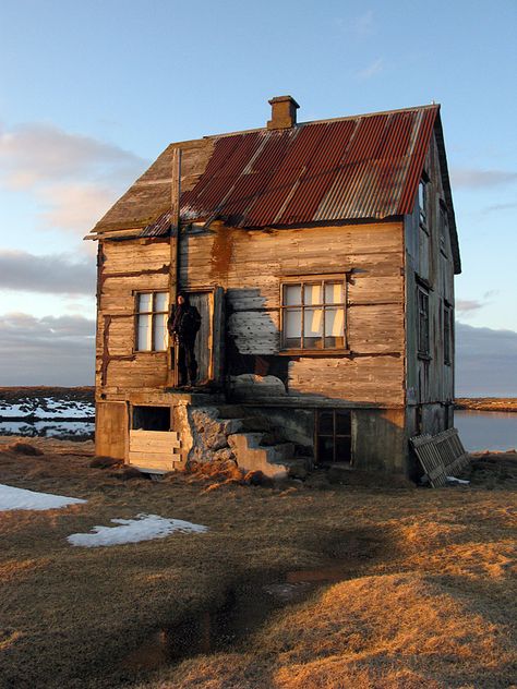 Fisherman Cabin, Fisherman House, Eco Construction, Small Cabin, Cabins And Cottages, Cabin Fever, Cabin Life, Abandoned Buildings, Wooden House