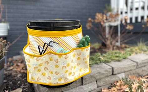 Garden Bucket Apron | SIY Blog - SIY Sew It Yourself Caddy Diy, Apron Pattern Free, Diy Bucket, Garden Apron, Tool Apron, Bucket Gardening, Apron Pattern, Weeding Tools, Free Sewing Pattern