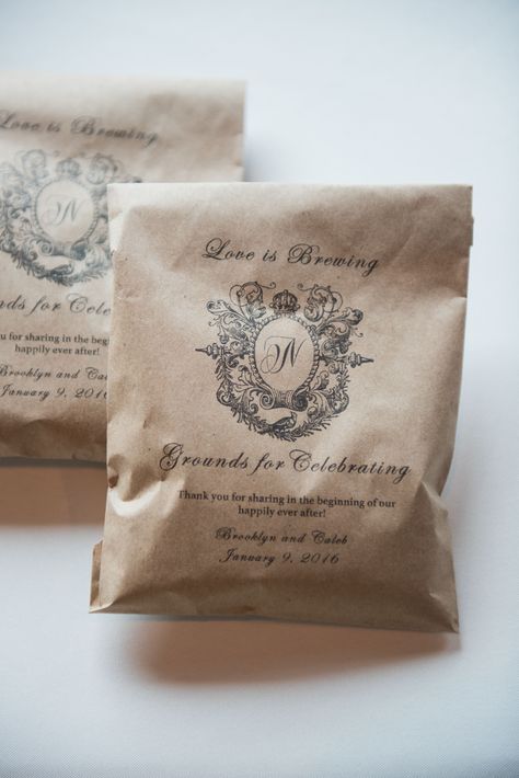 Freshly Ground Coffee Wedding Favor Wedding Favors Coffee, Coffee Wedding Favor, Practical Wedding Favors, Coffee Wedding Favors, Affordable Wedding Favours, Wedding Favours Sign, Creative Wedding Favors, Winter Wedding Favors, Wedding Favor Labels