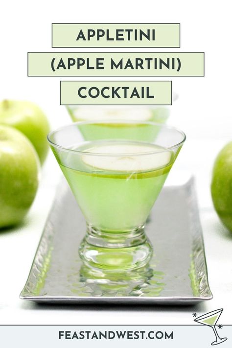 Green Apple Martini Recipe, Green Apple Cocktails, Green Apple Martini, Sour Apple Martini, Appletini Recipe, Apple Martini Recipe, Green Apple Vodka, Green Cocktails, Strawberry Martini