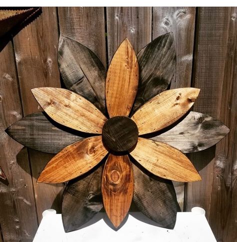 Wood Decorating Ideas, Country Craft Ideas, Wooden Sunflower, Metal Flowers Garden, Wood Sunflower, Rustic Wood Crafts, Metal Flower Wall Art, Dad Crafts, Garden Fence Art