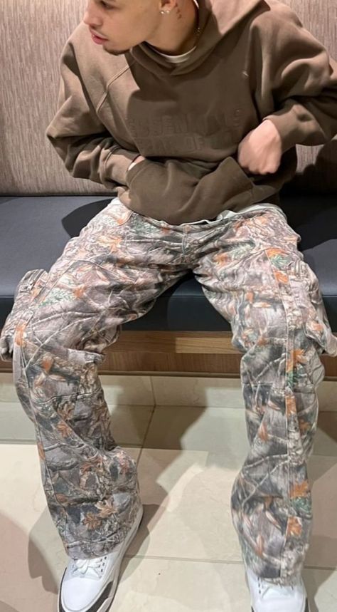 Style Camo Cargo Pants, Camo Jeans Outfit, Camo Shirt Outfit, Camo Pants Outfit Men, Army Pants Outfit, Camoflauge Pants, Camo Pants Men, Cargo Pants Outfit Men, Camo Pants Outfit