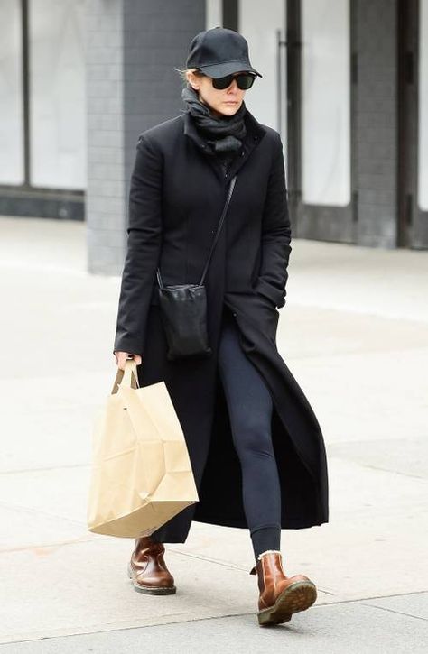 Black Leggings Outfit Winter, Mary Kate Olsen Style, Elizabeth Olsen Style, Ashley Olsen Style, Olsen Style, Olsen Fashion, Leggings Outfit Winter, Olsen Sister, Kate Olsen