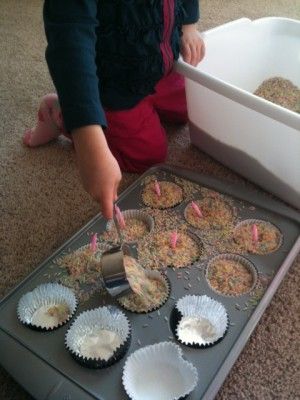 cupcake sensory tub Rice Cupcakes, Kids Sensory Activities, Preschool Fine Motor Skills, Nursery Rhymes Preschool, Preschool Sensory, Sensory Tubs, Sensory Tub, Classroom Science, Sand Tray