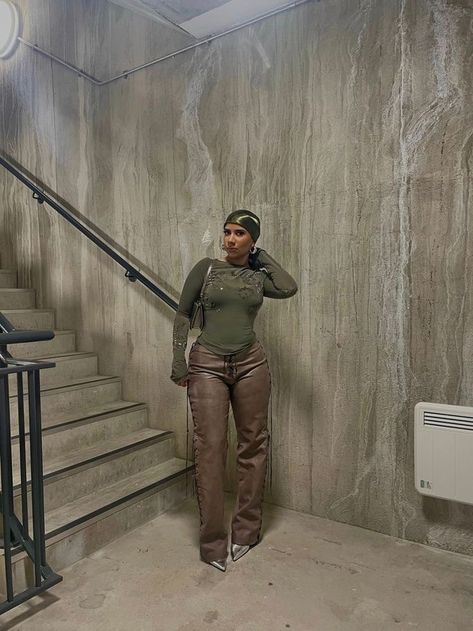 Night Out Modest Outfit, Leather Office Outfit, Brown Leather Outfits For Black Women, Neutral Color Outfits Black Women, It Girl Outfit Black Women, Suit Pant Outfit, Brown Outfits Black Women, Girls Night Out Outfit Ideas Black Women, Leather Pants Outfit Black Women