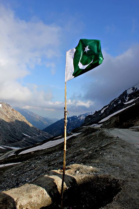 ..#HaÝÂ Pakistan Flag Hd, Pakistan Flag Wallpaper, Pakistan Wallpaper, Happy Independence Day Pakistan, Pakistan Pictures, Pakistani Flag, Pakistan Culture, Pakistan Day, Pakistan Independence