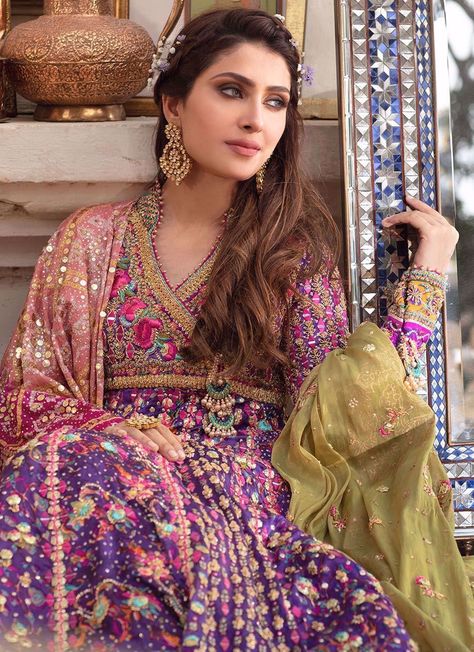 Farah Talib Aziz. Sheesh anarkali Bridal Anarkali, Anarkali Frock, Bridal Mehndi Dresses, Mehndi Dresses, Anarkali Lehenga, Desi Wedding Dresses, Friday Quotes, Ayeza Khan, Pakistani Fashion Party Wear