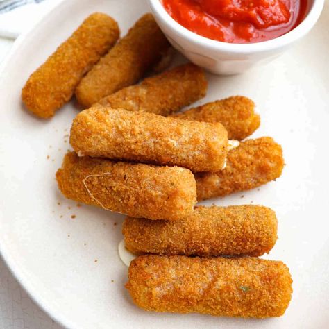 Making frozen mozzarella sticks in the airfryer is the perfect way to get them extra crispy, with the ooey gooey cheese melted just right. Plus, air fryer frozen mozzarella sticks are done in less than 10 minutes-- so you can get right to snacking! One of my favorite snacks when I want something decadent and... The post Frozen Mozzarella Sticks in Air Fryer appeared first on Season & Thyme. Mozza Sticks, Frozen Mozzarella Sticks, Make Mozzarella Cheese, Mozzarella Cheese Sticks, Mozzarella Sticks, Gooey Cheese, Cheesy Recipes, Low Carb Snacks, Fried Food