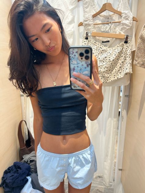 brandy melville stockholm Brandy Melville Tank Top Outfit, Brandy Melville Fall, Dream Tops, Brandy Melville Shirts, Brandy Melville Tank Top, Transparent Top, Brandy Melville Tank, Tank Top Outfits, 2 Girl