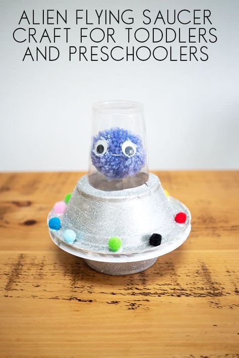 Flying sauce and alien craft to make with toddlers and preschoolers inspired by Aliens Love Panta Claus Spaceship Craft, Alien Craft, Space Crafts For Kids, Alien Crafts, Space Week, Craft For Toddlers, Arts And Crafts For Teens, Space Camp, Crafts For Teens To Make