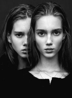 Cecilie Moosgaard, Amalie Moosgaard, Twins Posing, 숲 사진, Fashion Fotografie, Twin Photography, Sisters Photoshoot Poses, Sister Photography, Sisters Photoshoot