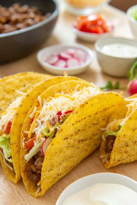 Ground Beef Tacos - Quick and Delicious Weeknight Meal! #tacos #groundbeef #beeftacos #recipe #easy Chicken Tacos Recipes, Best Chicken Tacos, Best Chicken Taco Recipe, Chicken Breast Tacos, Corn Taco Shells, Chicken Tacos Recipe Easy, Healthy Taco Recipes, Street Taco Recipe, Homemade Taco Seasoning Mix