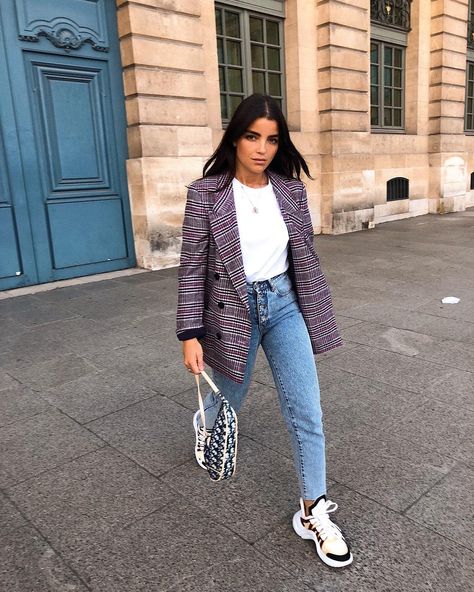 Sandra Rodrigues Pinto on Instagram: “paris.” Chunky Sneakers Outfit, Casual Chique Stijl, Networking Outfit, Pumps Outfit, Chunky Platform Sneakers, Sneaker Outfits Women, Sneakers Street, Tennis Shoes Outfit, Chic Sneakers