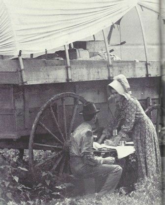 Vintage Homemaker, Old West Photos, Thomas Carlyle, Old Wagons, The Oregon Trail, Into The West, Wilde Westen, American Frontier, Oregon Trail