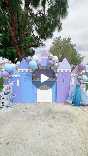 Diy Frozen Castle Backdrop, Frozen Bedroom Ideas, Frozen Party Backdrop, Frozen Backdrop, Frozen 3, Frozen Castle, Castle Backdrop, Modern Party, Birthday Idea