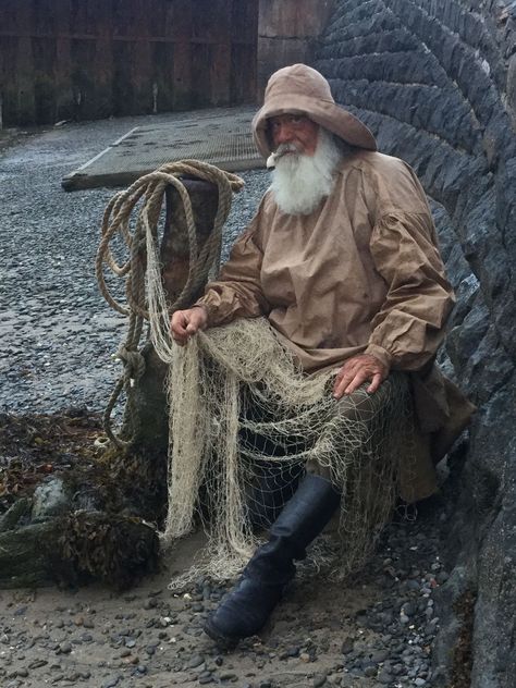 Fisherman Clothing, Fisherman Outfit, Old Man Pictures, Old Fisherman, Fish Man, Figure Poses, Fisherman Hat, Interesting Faces, Human Figure