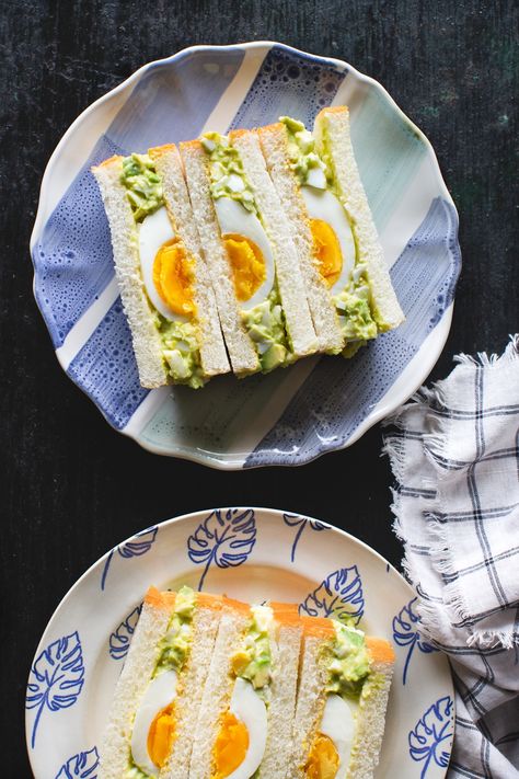 Handheld Recipes, Lunch Recipies, Sandwich With Avocado, Salad Sandwich Recipe, Egg Salad Sandwich Recipe, Eggs And Cheese, Egg Salad Sandwich, Tonkatsu Sauce, Avocado Sandwich