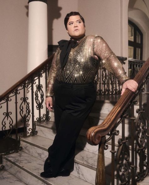 Harvey Guillen, Aesthetic Pose, Gender Fluid Fashion, Queer Fashion, Pose References, Androgynous Fashion, Pose Reference Photo, Look Chic, Figure Drawing