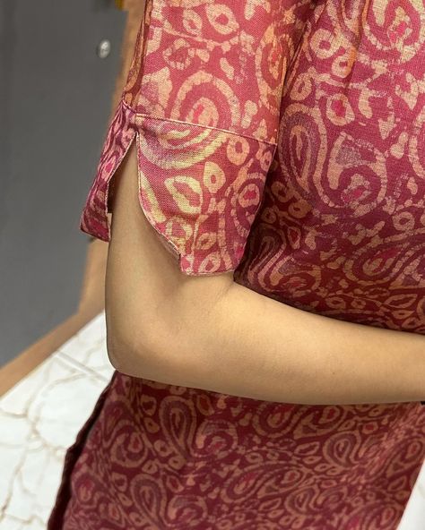 ❌SOLDOUT❌ E-1116 Tissue silk kalamkari print Kurti in elbow sleeves (with lining (cotton)) Sizes:XS to XL Mild soap handwash and steam ironing is recommended Dm for orders and price Colour may slightly vary due to lighting Model Size -Xs [kurti, festive, maxi, co ord, kurta sets, regular wear, casual wear, office wear, style, marriage] #kurti#casulakurti#dailywearkurti#smallbusiness#officewearkurti#officewearstyle#kurtisofeyal#festivekurtis#kurtidesign#kurtis #kurticollection#kurtifa... Kurti Elbow Sleeves Design, Kalamkari Churidar Designs, Casual Kurtis For Office, Cotton Sleeves Design, Kurta Sleeves Design, Elbow Sleeves Design For Kurtis, Kalamkari Kurta Designs, Kalamkari Kurti, Dress Designs For Stitching