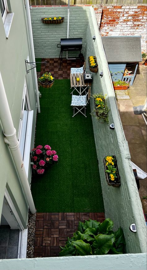 Small Balcony Design With Bbq, Small Balcony Fake Grass Ideas, Ikea Patio Tiles And Turf, Ikea Deck Tiles, Small Terrace Garden Ideas Indian, Balcony Makeover Ideas, Ikea Balcony, Balcony Garden Diy, Indian Apartment Balcony Garden