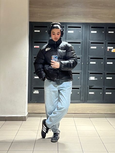 Black Northface Puffer Jacket Outfit, Thenorthface Jacket Outfit, Northface Puffer Jacket Outfit, Puffer Jacket Outfit Streetwear, Northface Puffer Outfit, Nike Puffer Jacket Outfit, Superstar Shoes Outfit, Puffer Jacket Outfit Aesthetic, Black Puffer Outfit