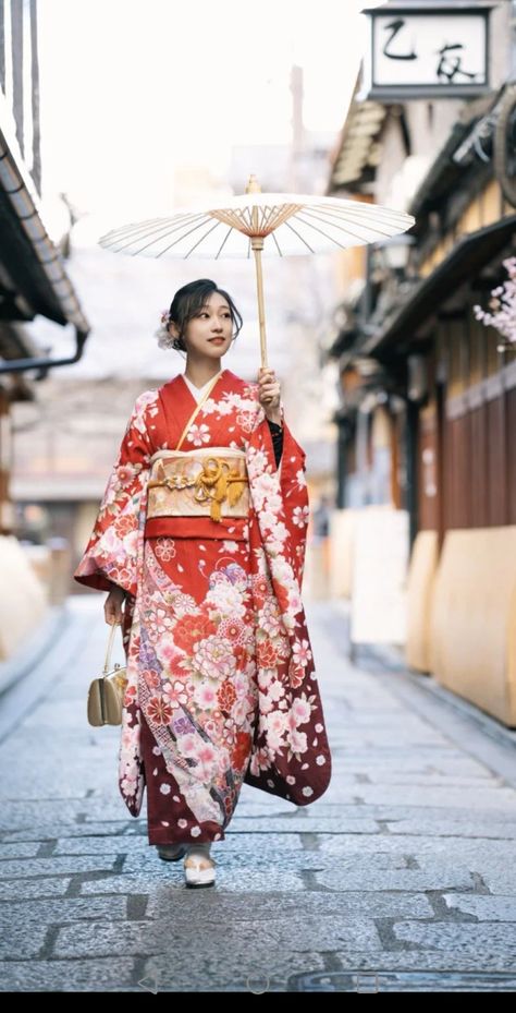 Traditional Japanese Clothing Woman, Kimono Outfit Japanese, Yukata Women, Chinese Fancy Dress, Japanese Traditional Clothes, Traditional Asian Dress, Neon Photography, Kimono Japan, Traditional Japanese Kimono