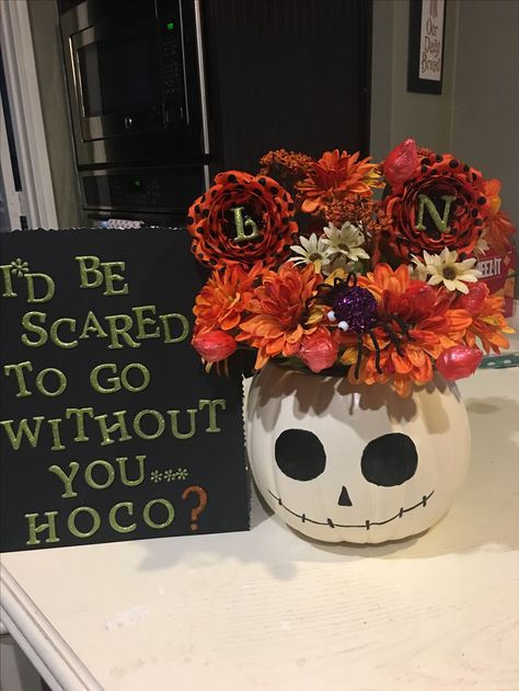 Halloween themed Homecoming Proposal Homecoming Halloween Theme, Fall Homecoming Proposals, Scream Hoco Proposal, Homecoming Proposal Ideas Halloween, Horror Hoco Proposals, Hoco Proposals Ideas Halloween, Halloween Homecoming Proposal, Scary Movie Hoco Proposal, Halloween Promposal